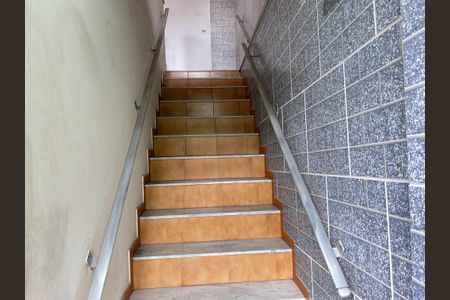 Casa à venda com 142m², 2 quartos e 4 vagasEscada