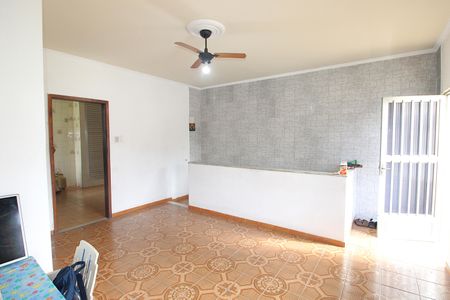 Casa à venda com 142m², 2 quartos e 4 vagasSala