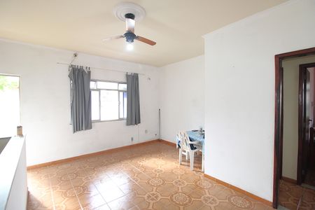 Casa à venda com 142m², 2 quartos e 4 vagasSala