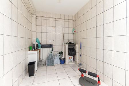 Casa à venda com 162m², 3 quartos e 3 vagas Casa à venda com 162m², 3 quartos e 3 vagasLavanderia