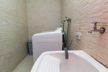 Casa à venda com 100m², 2 quartos e 2 vagas Casa à venda com 100m², 2 quartos e 2 vagasÁrea de Serviço