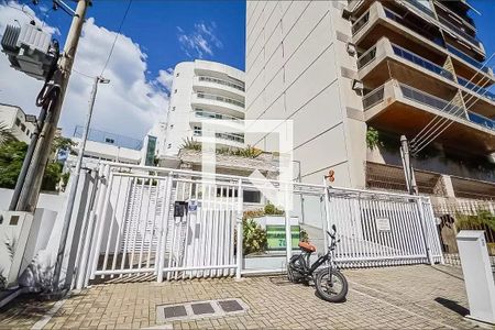 Apartamento à venda com 105m², 3 quartos e 2 vagas Apartamento à venda com 105m², 3 quartos e 2 vagasFachada