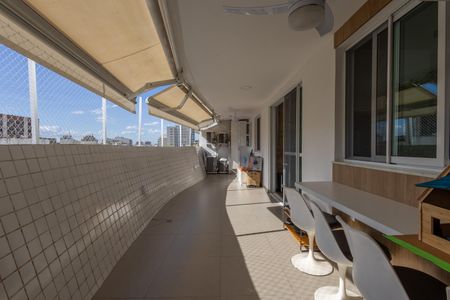 Apartamento à venda com 105m², 3 quartos e 2 vagas Apartamento à venda com 105m², 3 quartos e 2 vagasVaranda