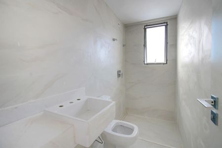 Apartamento à venda com 68m², 2 quartos e 2 vagasBanheiro da Suíte 1