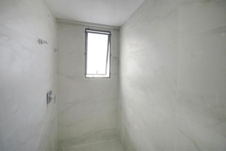 Apartamento à venda com 68m², 2 quartos e 2 vagasBanheiro da Suíte 1