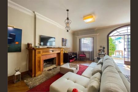 Casa à venda com 500m², 4 quartos e 6 vagas Casa à venda com 500m², 4 quartos e 6 vagasFoto 01