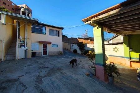 Casa à venda com 75m², 2 quartos e 4 vagas Casa à venda com 75m², 2 quartos e 4 vagasQuintal - Fundos