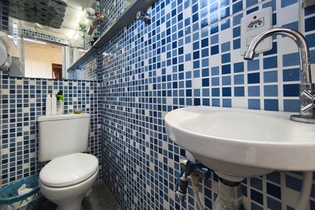 Casa à venda com 75m², 2 quartos e 4 vagas Casa à venda com 75m², 2 quartos e 4 vagasBanheiro