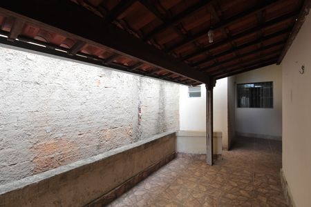 Casa para alugar com 86m², 2 quartos e 1 vagaQuintal