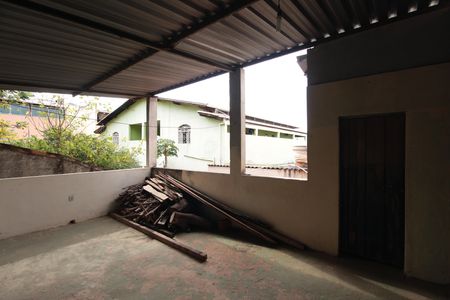 Casa para alugar com 86m², 2 quartos e 1 vagaQuintal