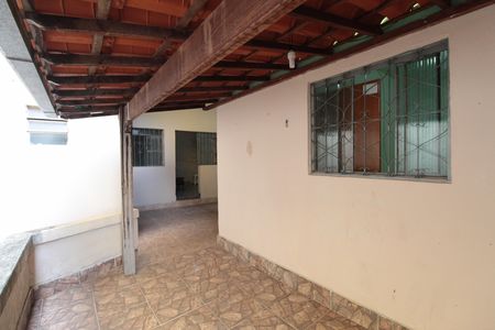 Casa para alugar com 86m², 2 quartos e 1 vagaQuintal
