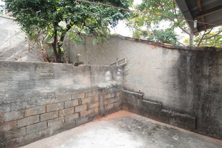 Casa para alugar com 86m², 2 quartos e 1 vagaQuintal