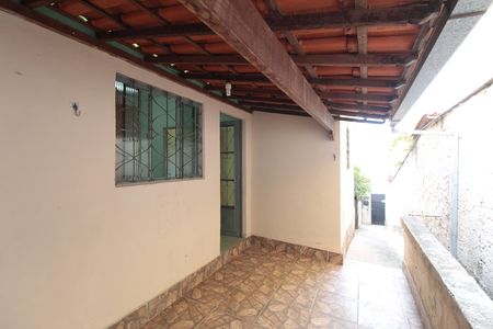 Casa para alugar com 86m², 2 quartos e 1 vagaQuintal