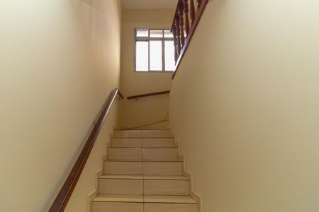 Casa à venda com 143m², 3 quartos e 2 vagas Casa à venda com 143m², 3 quartos e 2 vagasEscada dos Quartos