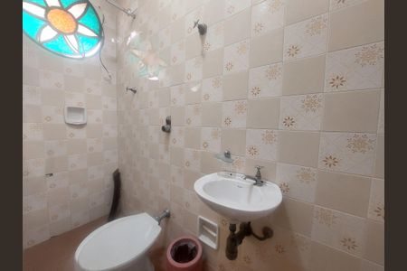 Casa à venda com 240m², 3 quartos e 2 vagas Casa à venda com 240m², 3 quartos e 2 vagasBanheiro na Área de Serviço