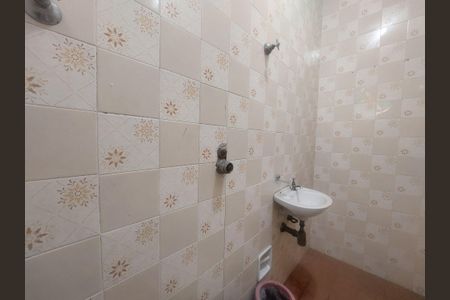 Casa à venda com 240m², 3 quartos e 2 vagas Casa à venda com 240m², 3 quartos e 2 vagasBanheiro na Área de Serviço