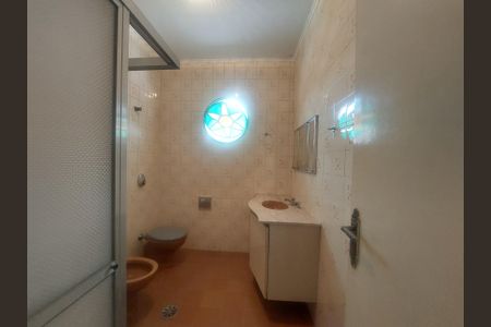 Casa à venda com 240m², 3 quartos e 2 vagas Casa à venda com 240m², 3 quartos e 2 vagasBanheiro 1