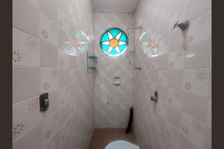 Casa à venda com 240m², 3 quartos e 2 vagas Casa à venda com 240m², 3 quartos e 2 vagasBanheiro na Área de Serviço