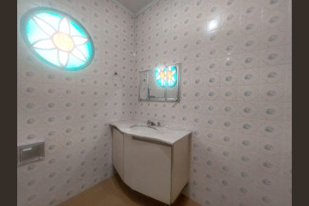 Casa à venda com 240m², 3 quartos e 2 vagas Casa à venda com 240m², 3 quartos e 2 vagasBanheiro 2