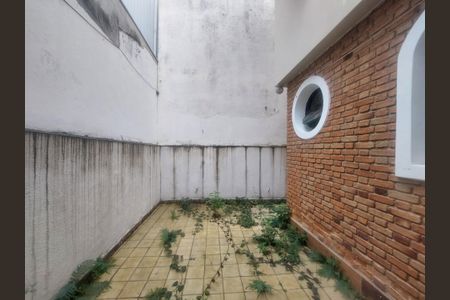 Casa à venda com 240m², 3 quartos e 2 vagas Casa à venda com 240m², 3 quartos e 2 vagasQuintal