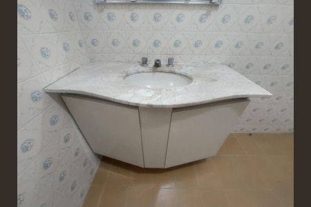 Casa à venda com 240m², 3 quartos e 2 vagas Casa à venda com 240m², 3 quartos e 2 vagasBanheiro 2