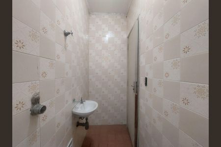 Casa à venda com 240m², 3 quartos e 2 vagas Casa à venda com 240m², 3 quartos e 2 vagasBanheiro na Área de Serviço