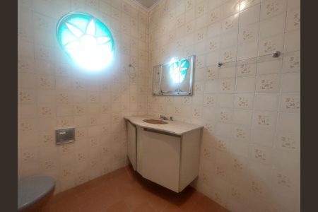 Casa à venda com 240m², 3 quartos e 2 vagas Casa à venda com 240m², 3 quartos e 2 vagasBanheiro 1