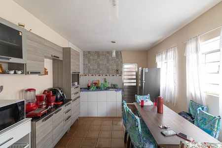 Casa à venda com 250m², 5 quartos e 2 vagas Casa à venda com 250m², 5 quartos e 2 vagasCasa 2 - Cozinha