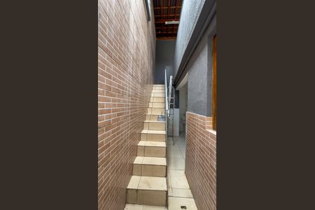 Casa para alugar com 100m², 2 quartos e 2 vagas Casa para alugar com 100m², 2 quartos e 2 vagasEscada