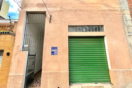 Casa à venda com 63m², 1 quarto e 1 vaga Casa à venda com 63m², 1 quarto e 1 vagaFachada e Placa