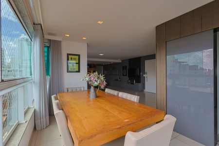 Apartamento à venda com 138m², 4 quartos e 3 vagasSala