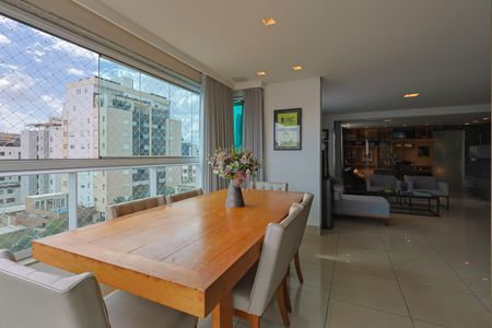 Apartamento à venda com 138m², 4 quartos e 3 vagasSala