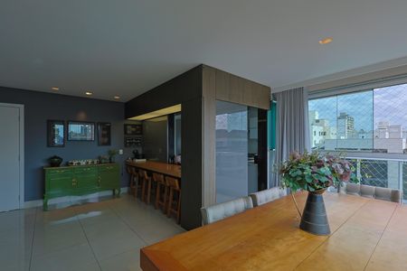 Apartamento à venda com 138m², 4 quartos e 3 vagasSala