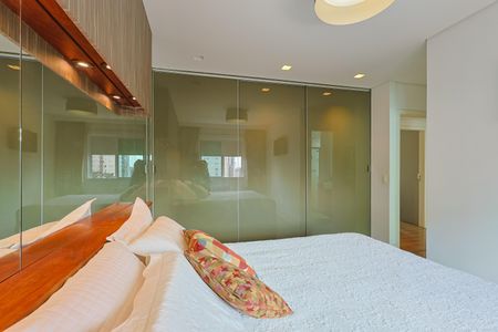 Apartamento à venda com 138m², 4 quartos e 3 vagasSuíte 2