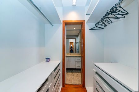 Apartamento para alugar com 140m², 4 quartos e 3 vagasCloset da suíte