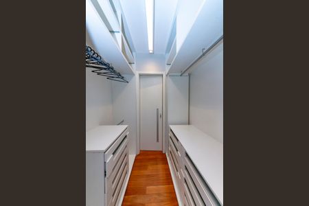 Apartamento para alugar com 140m², 4 quartos e 3 vagasCloset da suíte