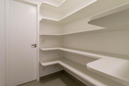 Apartamento à venda com 138m², 2 quartos e 2 vagas Apartamento à venda com 138m², 2 quartos e 2 vagasDespensa