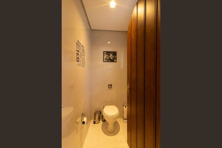 Casa à venda com 560m², 4 quartos e 6 vagas Casa à venda com 560m², 4 quartos e 6 vagasLavabo