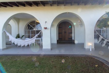 Casa à venda com 560m², 4 quartos e 6 vagas Casa à venda com 560m², 4 quartos e 6 vagasÁrea comum