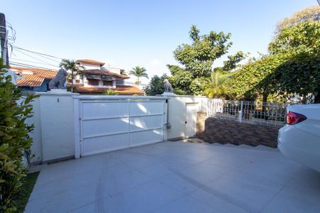 Casa à venda com 560m², 4 quartos e 6 vagas Casa à venda com 560m², 4 quartos e 6 vagasÁrea comum