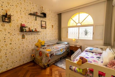 Casa à venda com 560m², 4 quartos e 6 vagas Casa à venda com 560m², 4 quartos e 6 vagasQuarto 2