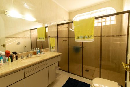 Casa à venda com 560m², 4 quartos e 6 vagas Casa à venda com 560m², 4 quartos e 6 vagasBanheiro Suíte 2