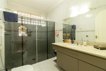 Casa à venda com 560m², 4 quartos e 6 vagas Casa à venda com 560m², 4 quartos e 6 vagasBanheiro 1