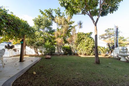 Casa à venda com 560m², 4 quartos e 6 vagas Casa à venda com 560m², 4 quartos e 6 vagasÁrea comum