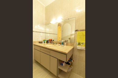 Casa à venda com 560m², 4 quartos e 6 vagas Casa à venda com 560m², 4 quartos e 6 vagasBanheiro Suíte 2