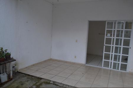 Casa de condomínio à venda com 160m², 4 quartos e 2 vagasVaranda