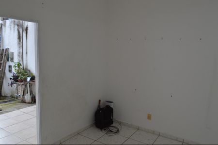 Casa de condomínio à venda com 160m², 4 quartos e 2 vagasSala