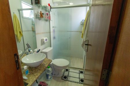 Casa à venda com 139m², 3 quartos e 2 vagasBanheiro da Suíte