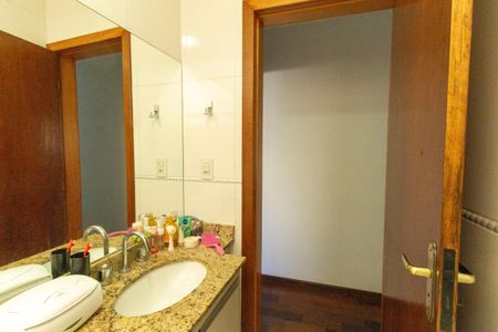 Casa à venda com 139m², 3 quartos e 2 vagasBanheiro