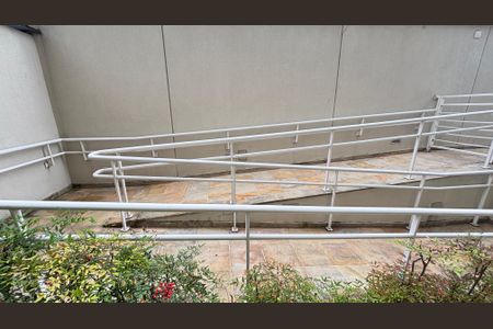 Apartamento para alugar com 100m², 2 quartos e 2 vagas Apartamento para alugar com 100m², 2 quartos e 2 vagasRampa - Corrimão